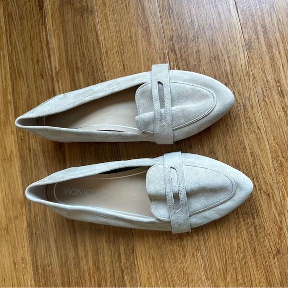 VIONIC Women's Savannah Suede Pointed Ballet Flat Loafers - Picture 2 of 6